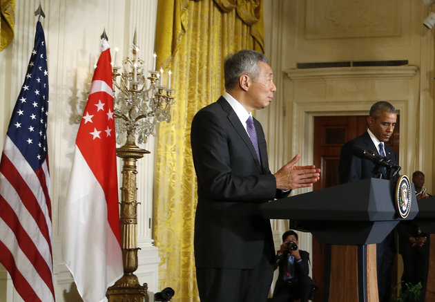 Singapore Prime Minister Lee Hsien Loong addresses a joint news conference with U.S. President Barack Obama (R) at the White House in Washington, U.S., August 2, 2016.  REUTERS/Jonathan Ernst